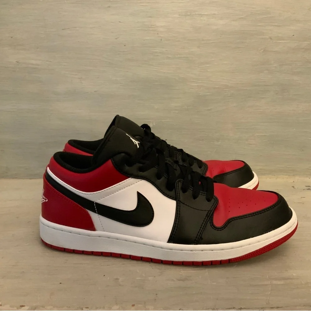 Nike Air Jordan1 Low Red Black White Leather‎ Athletic Shoes Size 11 Like New